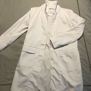 FIGS XS white coat. NWOT.